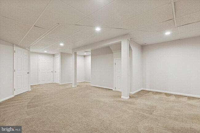 Building Photo - 270 Deer Run Ct