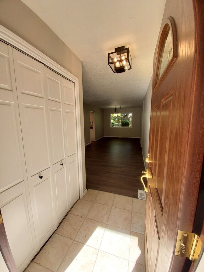 Building Photo - Great Home Near Hiteon Elementary