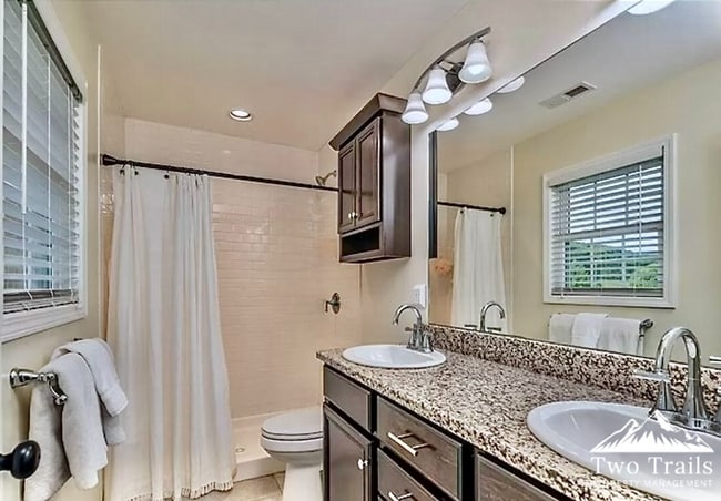 Building Photo - 3 BED/2 BATH ONE-LEVEL LIVING WITH MOUNTAIN VIEWS