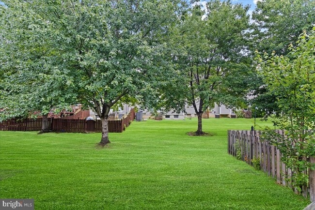 Building Photo - 28 Fawn Ct