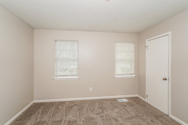 Building Photo - 277 Jupiter Dr