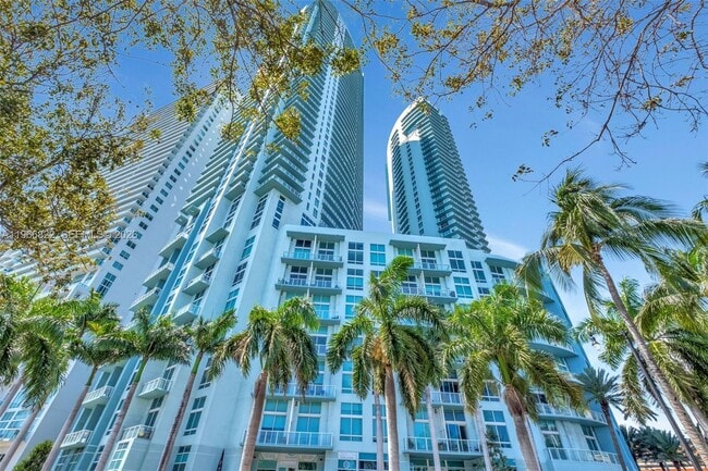 Building Photo - 1900 N Bayshore Dr