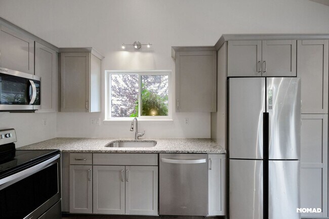 Building Photo - Beautiful 4BR House in Centennial