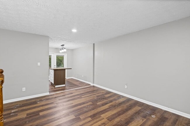 Building Photo - 3100 Fern Valley Dr SW