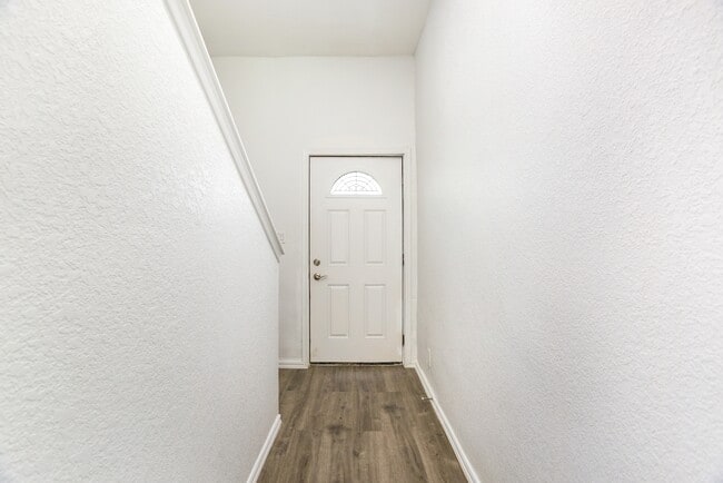 Building Photo - 8611 Key Windy Way