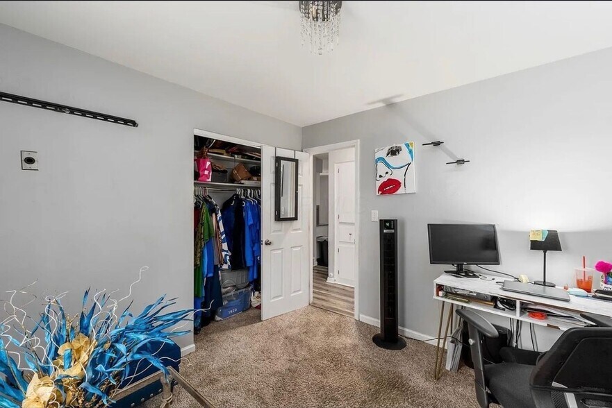 Building Photo - 5049 Gunston Dr