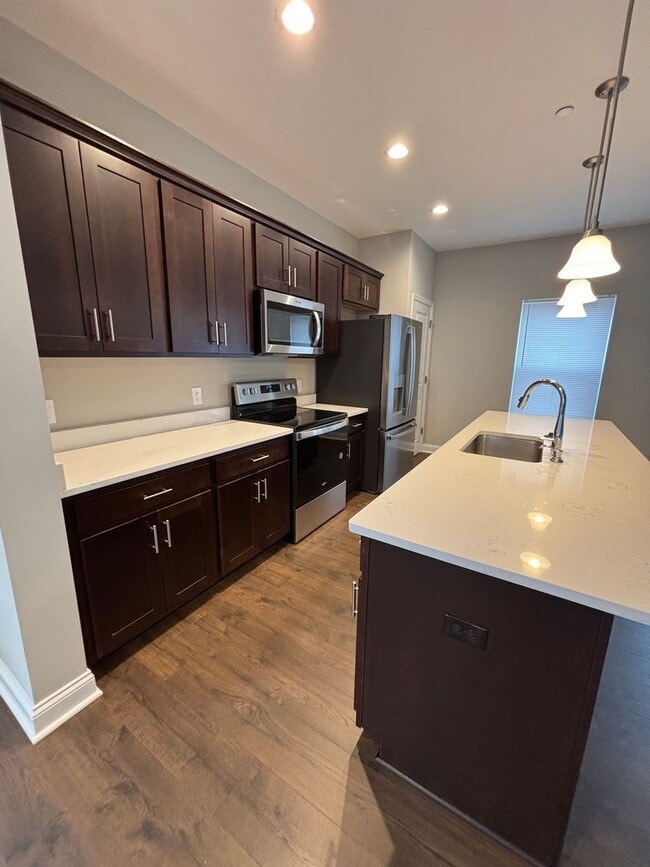 Building Photo - Beautiful Townhome in Cannonsburg!