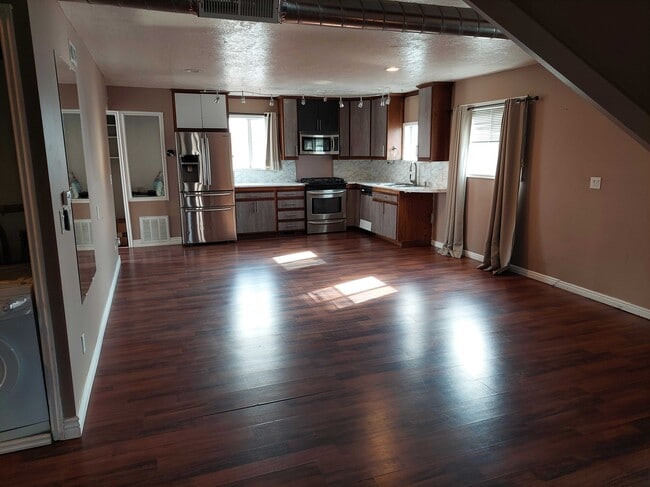 Building Photo - 370 E 1700 S