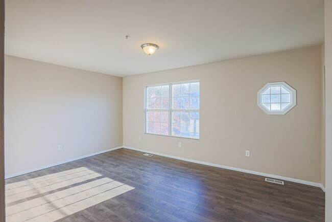 Building Photo - 1237 Splashing Brook Dr