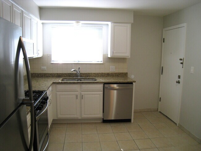 Building Photo - 920 S McKinley Ave