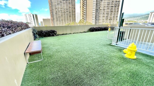 Building Photo - LUXURY DOWNTOWN PENTHOUSE w/ PANORAMIC VIE...