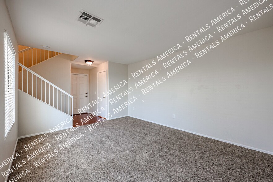 Building Photo - 9233 E Neville Ave