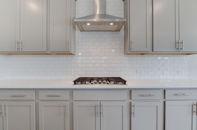 Building Photo - Light & Bright 4BR 3BA house in Tryon, Wak...