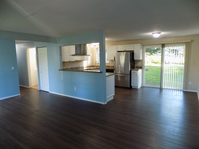 Building Photo - ***$500 Move in Credit!*** Beautiful 3 Bed...