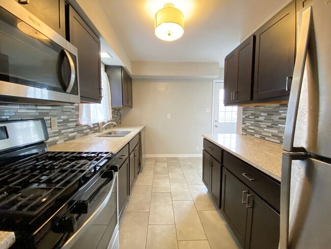 Building Photo - 3 Bedroom In Highland, IN