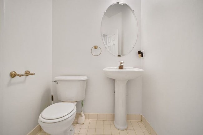 Building Photo - 655 Lancaster St