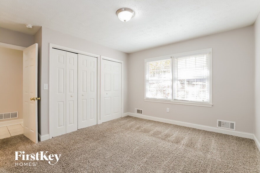 Building Photo - 2440 Thompson Mill Rd