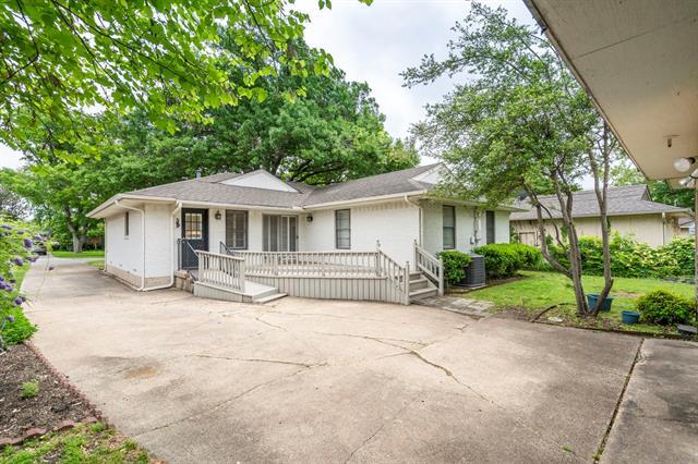 Building Photo - 9203 Livenshire Dr