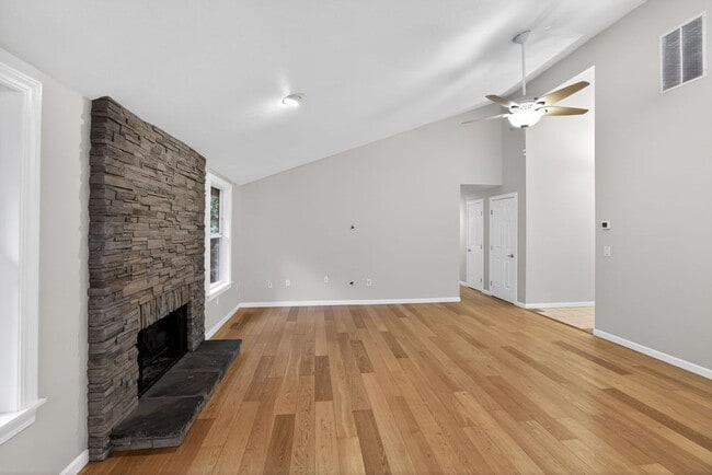 Building Photo - 12055 SW Morlock Ct