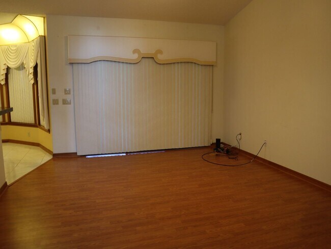 Building Photo - Beautiful Brick Home in Crystal Lakes Estate Call Carole Arcaro 386-216-4900 Deltona Lakes Realty