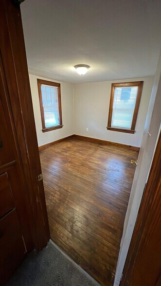 Building Photo - 592 Sanford Ave