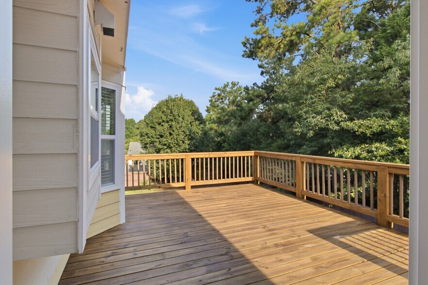 Building Photo - 230 Pinebridge Ct