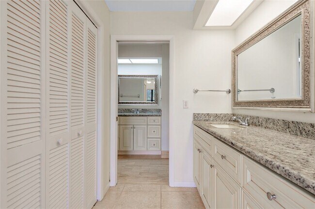 Building Photo - 7535 La Paz Blvd