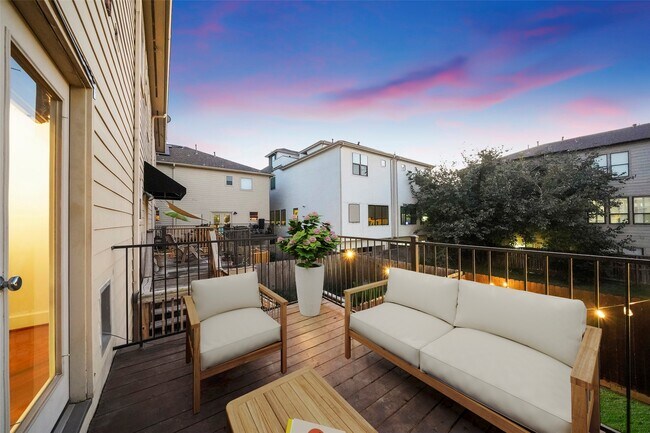 Building Photo - 907 Hartman St