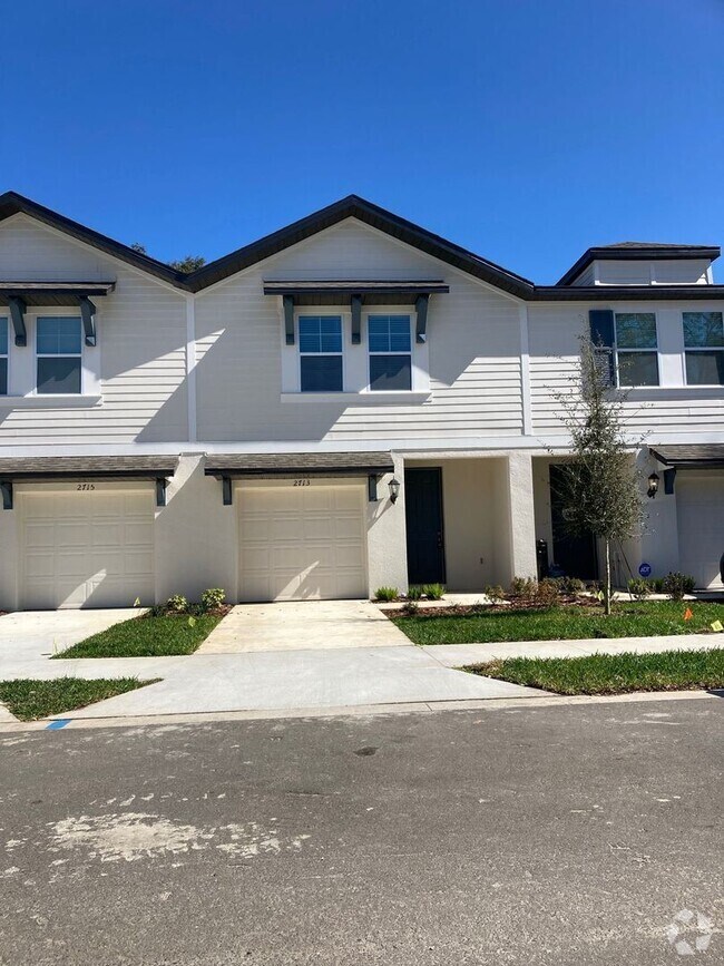 Building Photo - Like new 3 bedroom, 2.5 bathroom, 1 car ga...