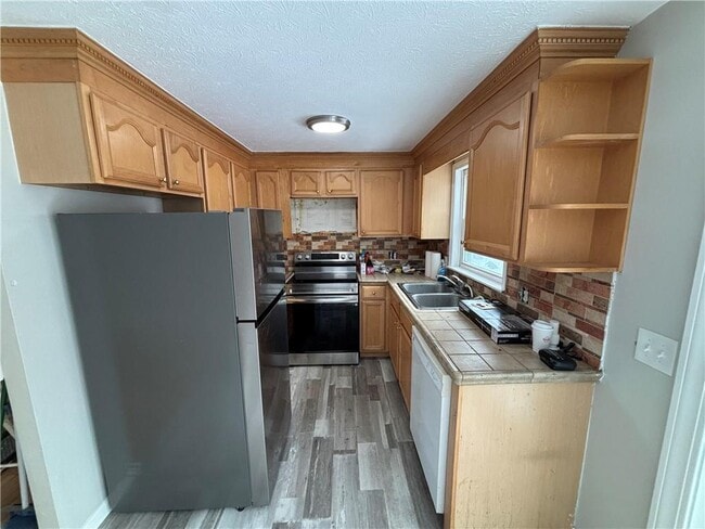 Building Photo - 24 Greenwood Dr