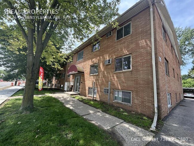 Building Photo - 1424 S Pennsylvania Ave