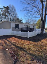 Building Photo - 3 Bedroom || 2 Bathroom in Concord