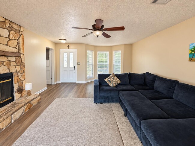 Building Photo - 3022 Blue Pine Ln