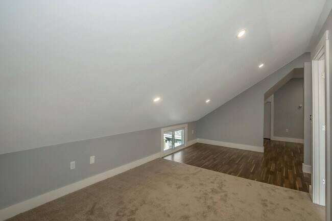Building Photo - 288 Acre Ln