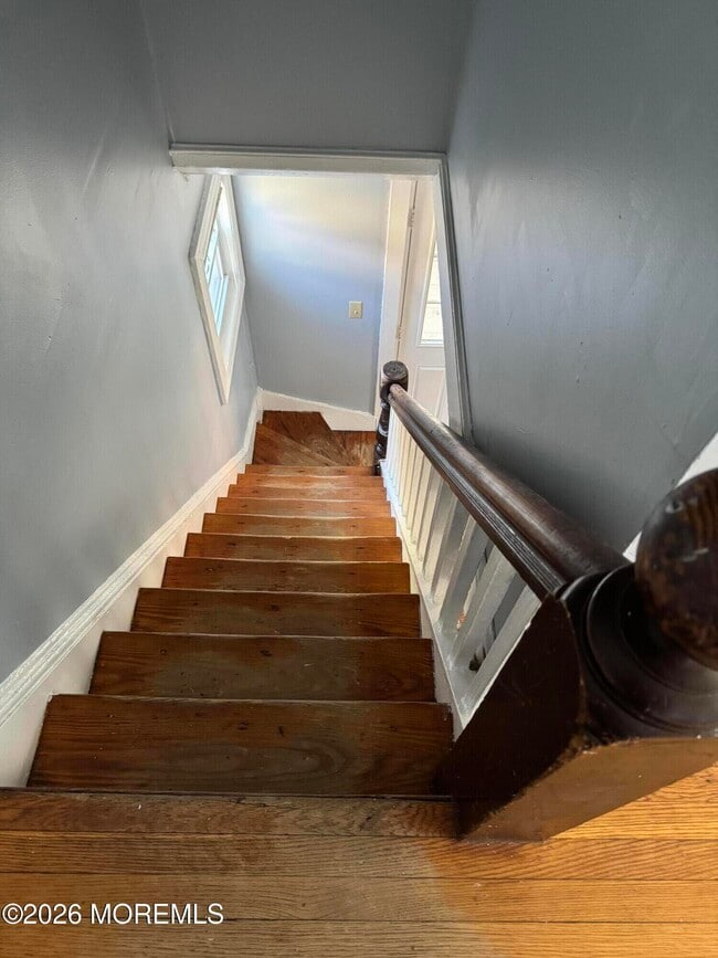 Building Photo - 811 Central Ave