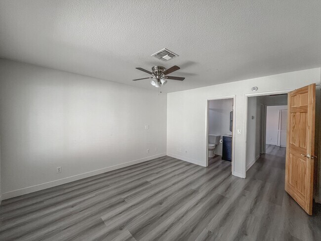 Building Photo - 8423 Palmada Dr