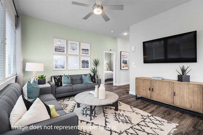 Building Photo - 7213 Tall Tree Dr