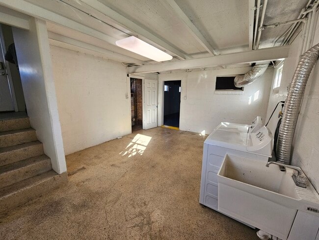 Building Photo - 811 Hoyle Rd