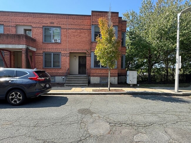 Building Photo - 48 Ellingwood St