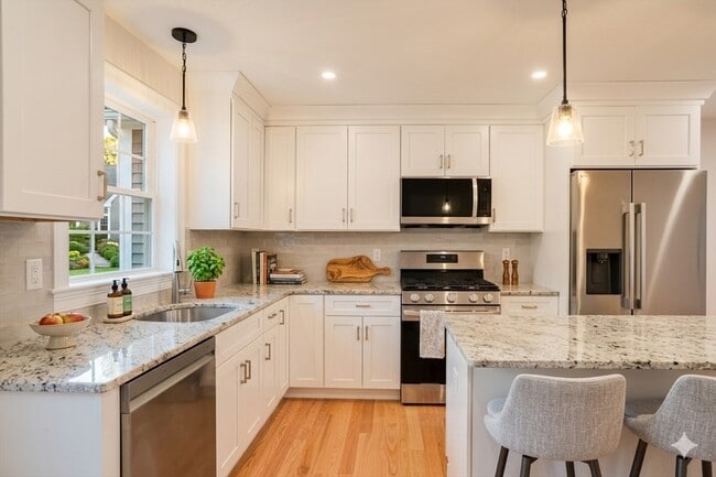 Building Photo - 513 Mendon Rd