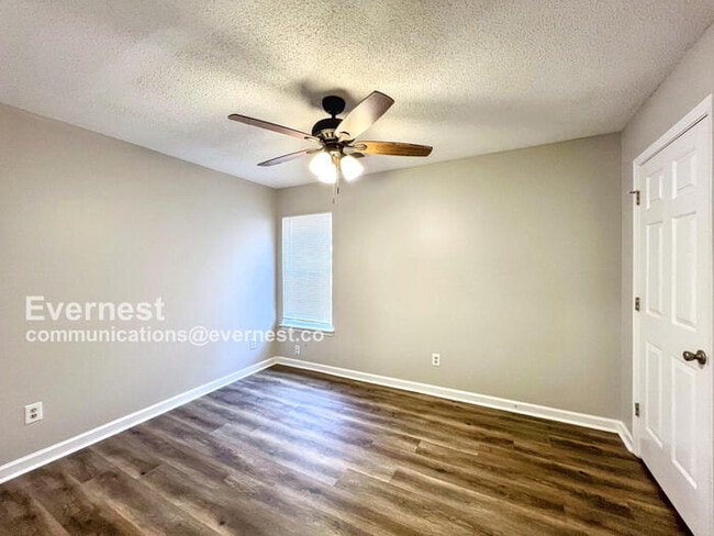 Building Photo - 285 Gaslight Cove