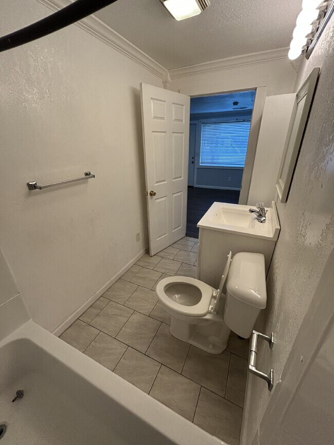 Building Photo - "Charming 2-Bedroom 1 bath with Spacious Living in Humboldt, Tn – Perfectly Cozy at 851 Sq Ft!"