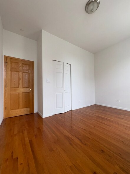 Building Photo - 2659 W North Ave