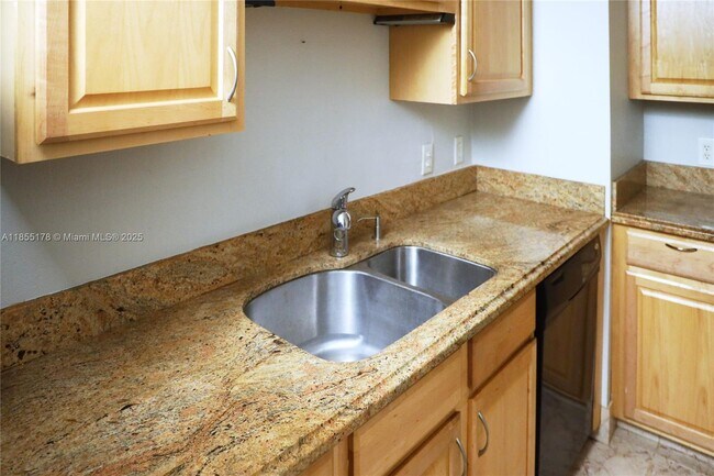 Building Photo - 5600 N Flagler Dr