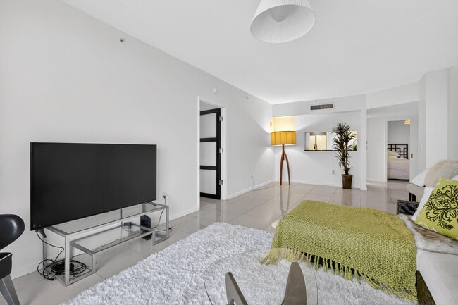 Building Photo - 9595 Collins Ave