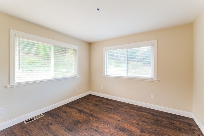 Building Photo - 105 Hampton Rd