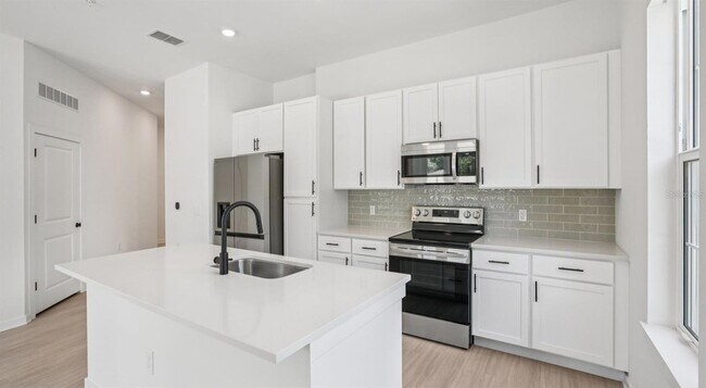 Building Photo - 6907 N Nebraska Ave