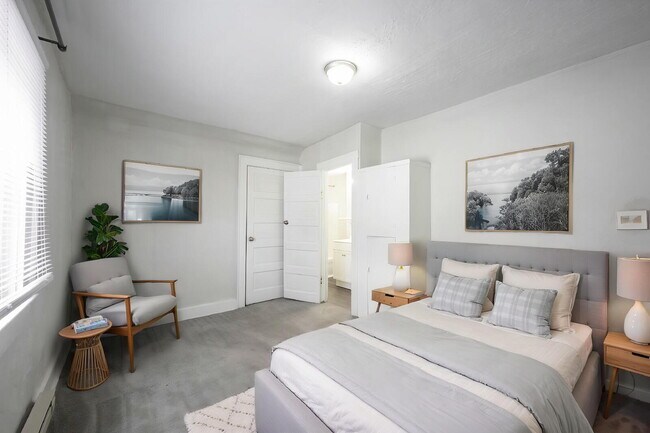 Building Photo - Charming 2-Bed, 2-Bath Duplex in Indianapolis