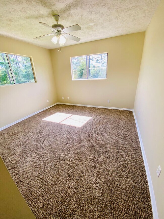 Building Photo - Private single family 3/2 in Keystone heights