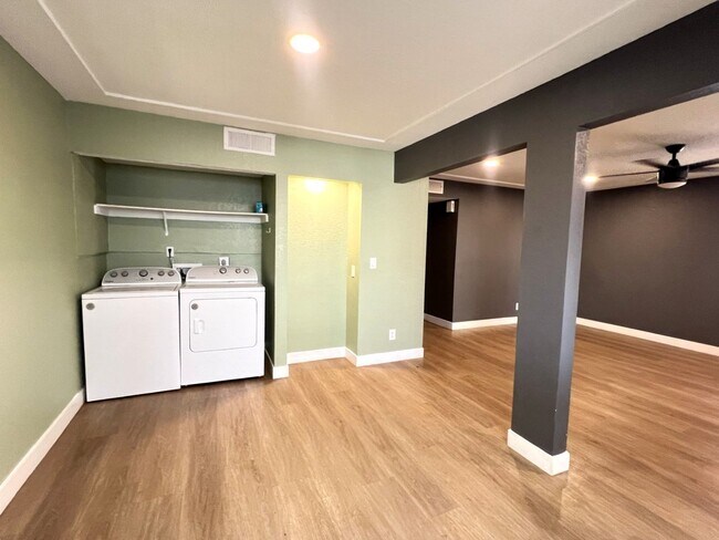 Building Photo - Recently remodeled 2-bed, 2-bath unit for rent in North Las Vegas!